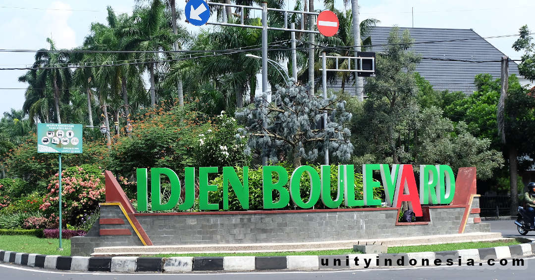 /bule-the-white-peoples-burden/00-featured-image-malang-boulevard-ijen-meaning-of-bule.jpg