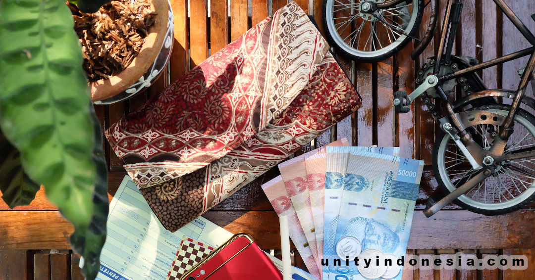 /cost-of-living-in-indonesia/00-featured-image-cost-of-living-in-indonesia-money-on-table.jpg